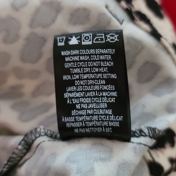 🦇2/$15- Leopard Crop Pants - Picture 11 of 13